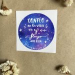 Pegatina-Confío en la vida y fluyo con ella